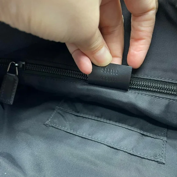 100% Authentic Gucci Web GG Supreme Messenger Crossbody Bag - Picture 13 of 15